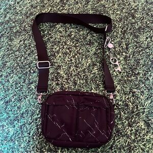 Karen Pearson crossbody bag , NWOT
Great travel crossbodyy!
